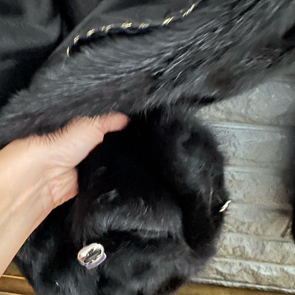 Elegant Black Fur Jacket with Tan Collar - Picture 6 of 6
